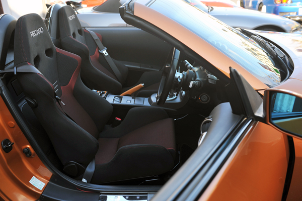 181215_recaro_sr6_Nissan_z33_.jpg