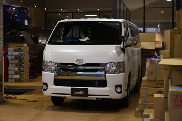 201010_hiace_.jpg