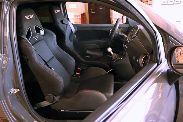 201104_abarth595_asmyokohama_recaro_sr7.jpg