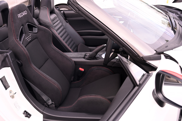 201107_abarth124_asmyokohama_recaro_sr7.jpg