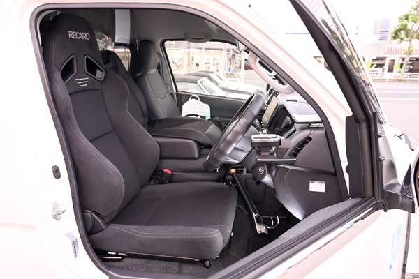 210522_Hiace_recaro_sr7f_asmyokohama.jpg