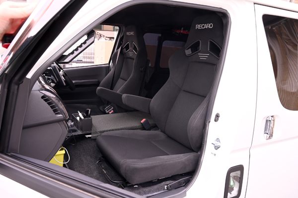 220130_hiace_asmyokohama_recaro_sr7f_1.jpg