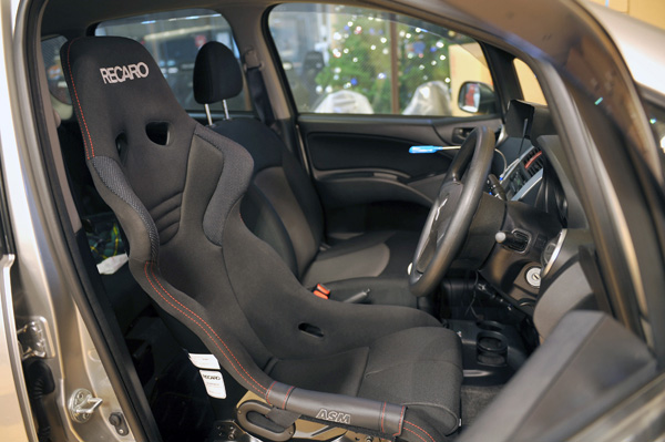 ミツビシ コルト レカロ専門店 ASM -横浜市中区- レカロ(RECARO)シート