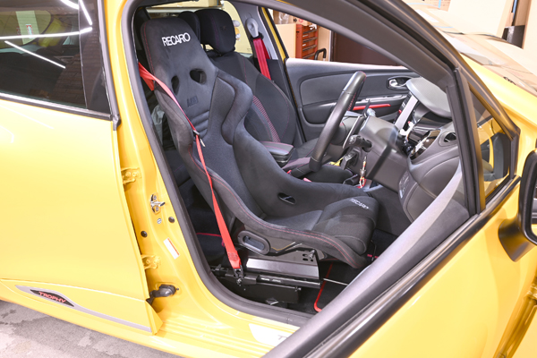 Renault レカロ専門店 ASM -横浜市中区- レカロ(RECARO)シート装着写真・装着例